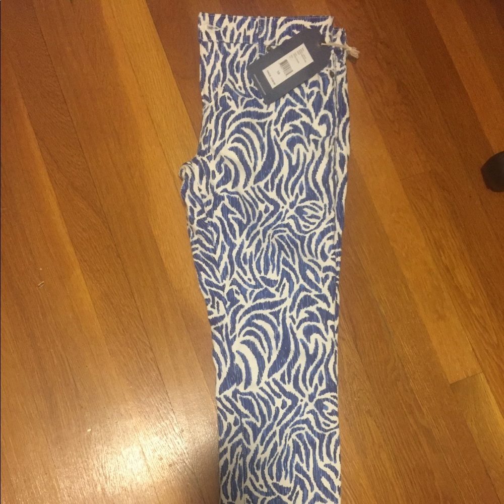 Vineyard vines size 10 pants never worn. NWT